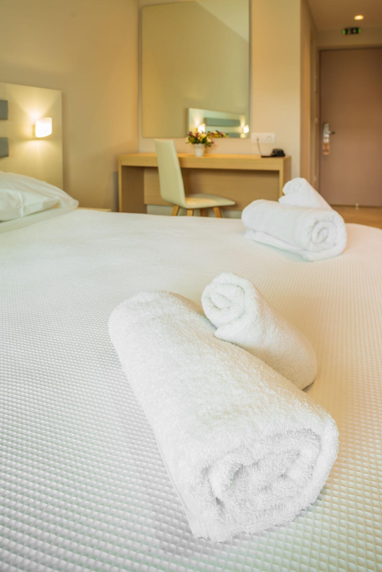 Cnic Gemini Hotel Mesongí エクステリア 写真