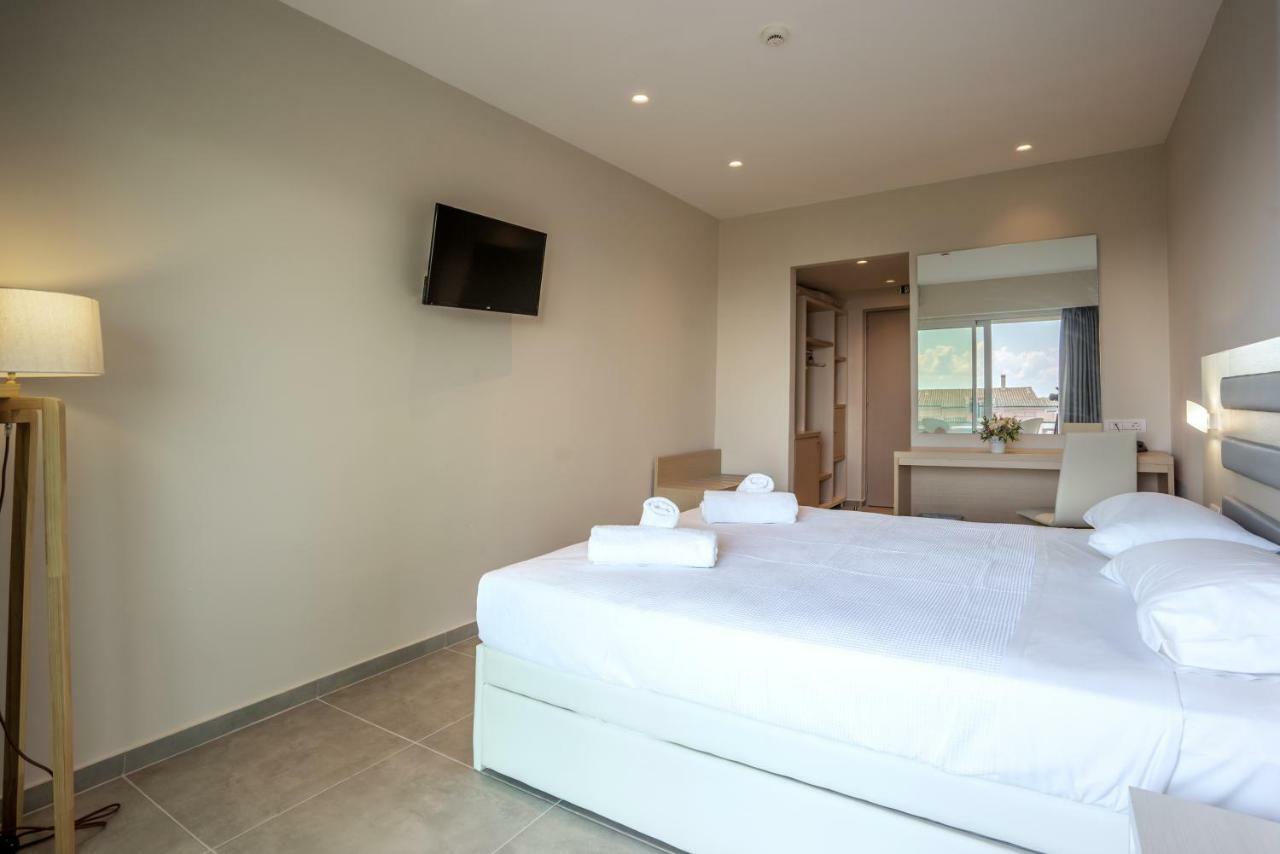 Cnic Gemini Hotel Mesongí エクステリア 写真