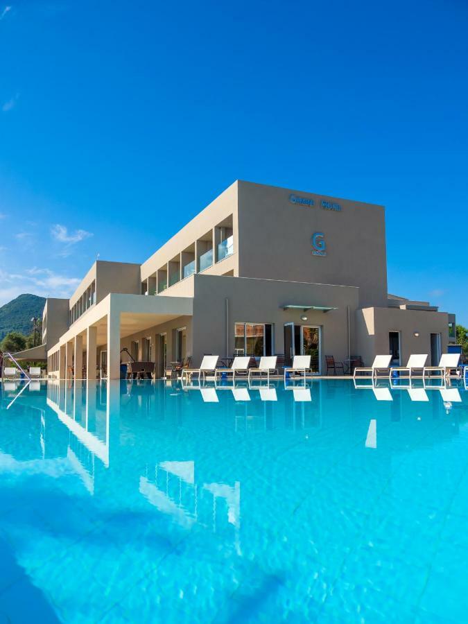 Cnic Gemini Hotel Mesongí エクステリア 写真