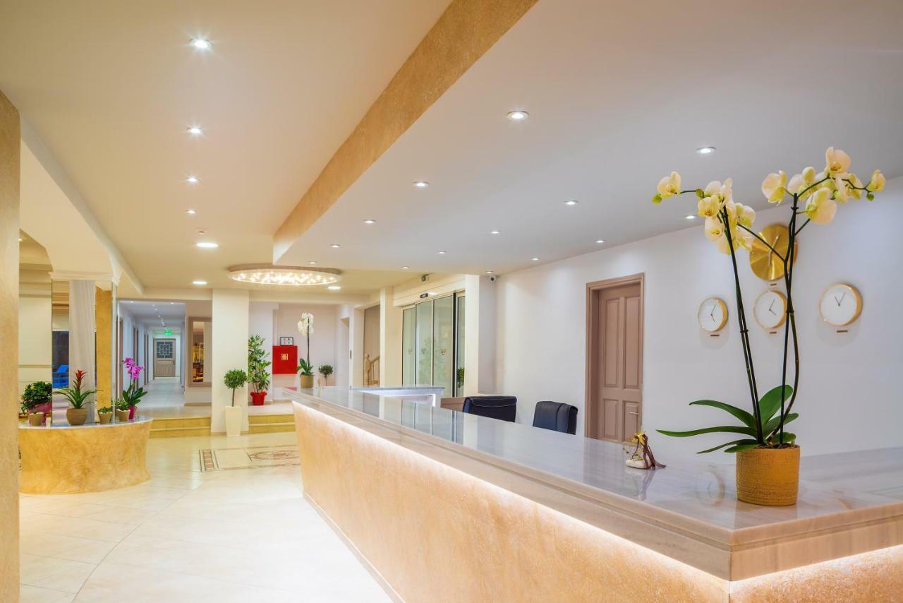 Cnic Gemini Hotel Mesongí エクステリア 写真